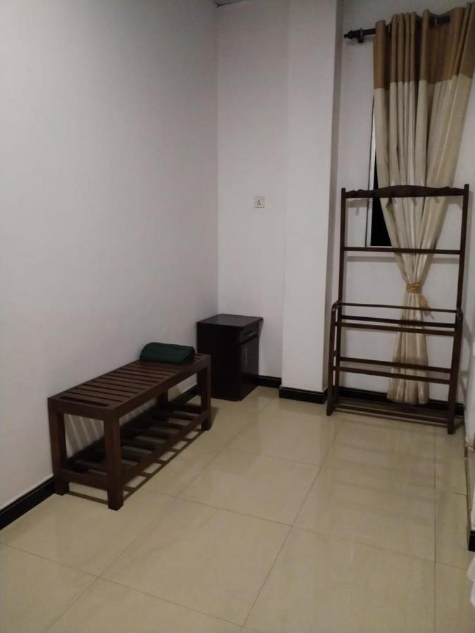 Ambula Food Court Hotel Anuradhapura Bagian luar foto
