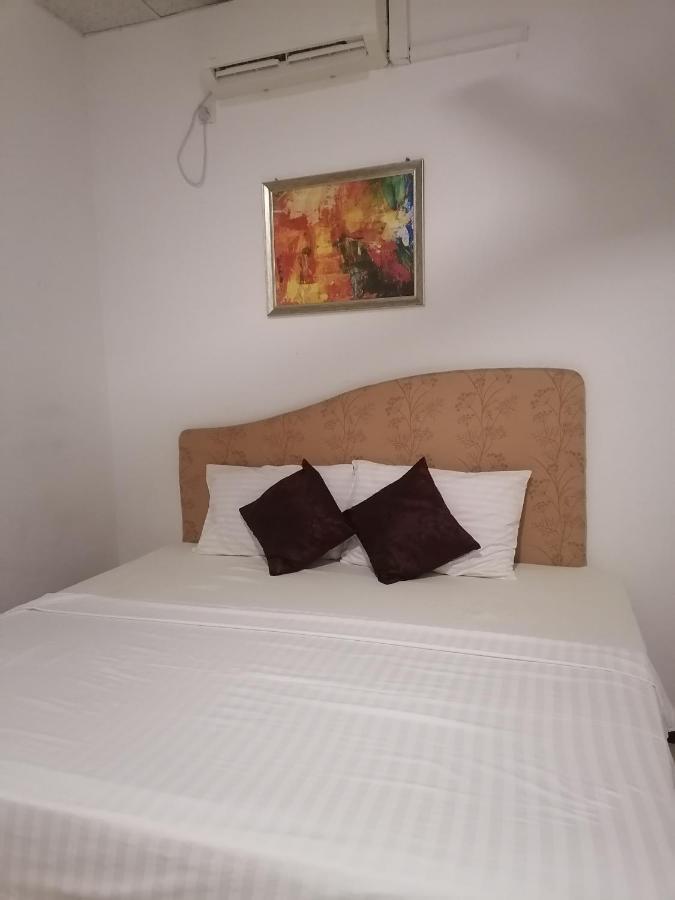 Ambula Food Court Hotel Anuradhapura Bagian luar foto