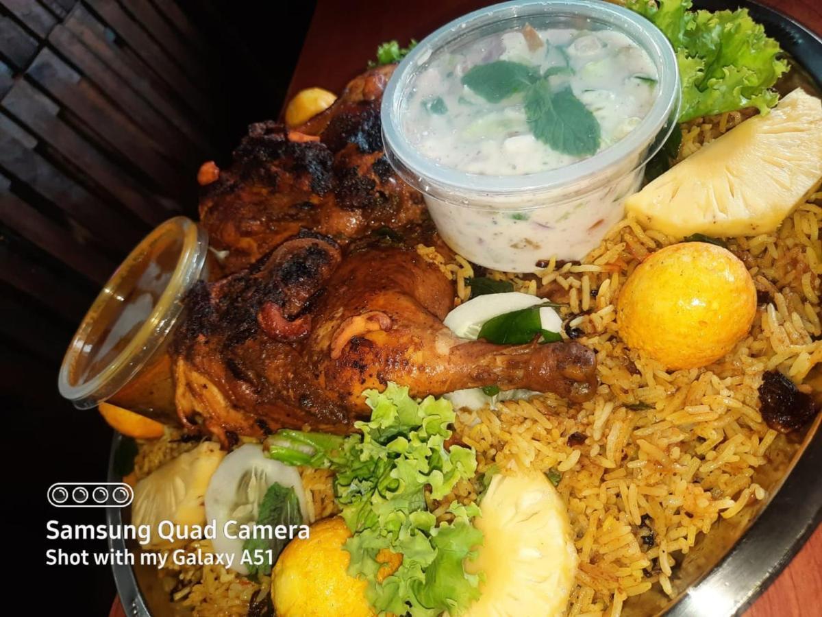 Ambula Food Court Hotel Anuradhapura Bagian luar foto